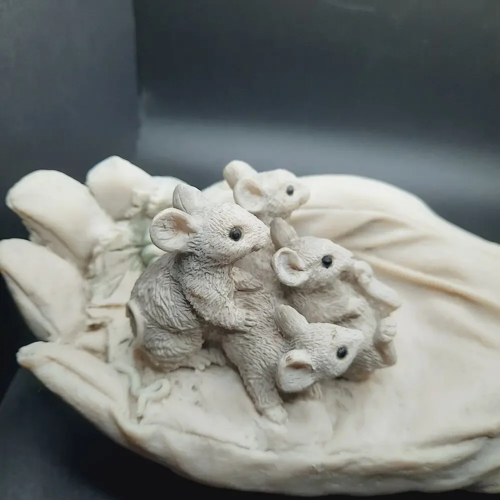 Vintage United Design Corp 1998 Mice On Garden Glove Figurine